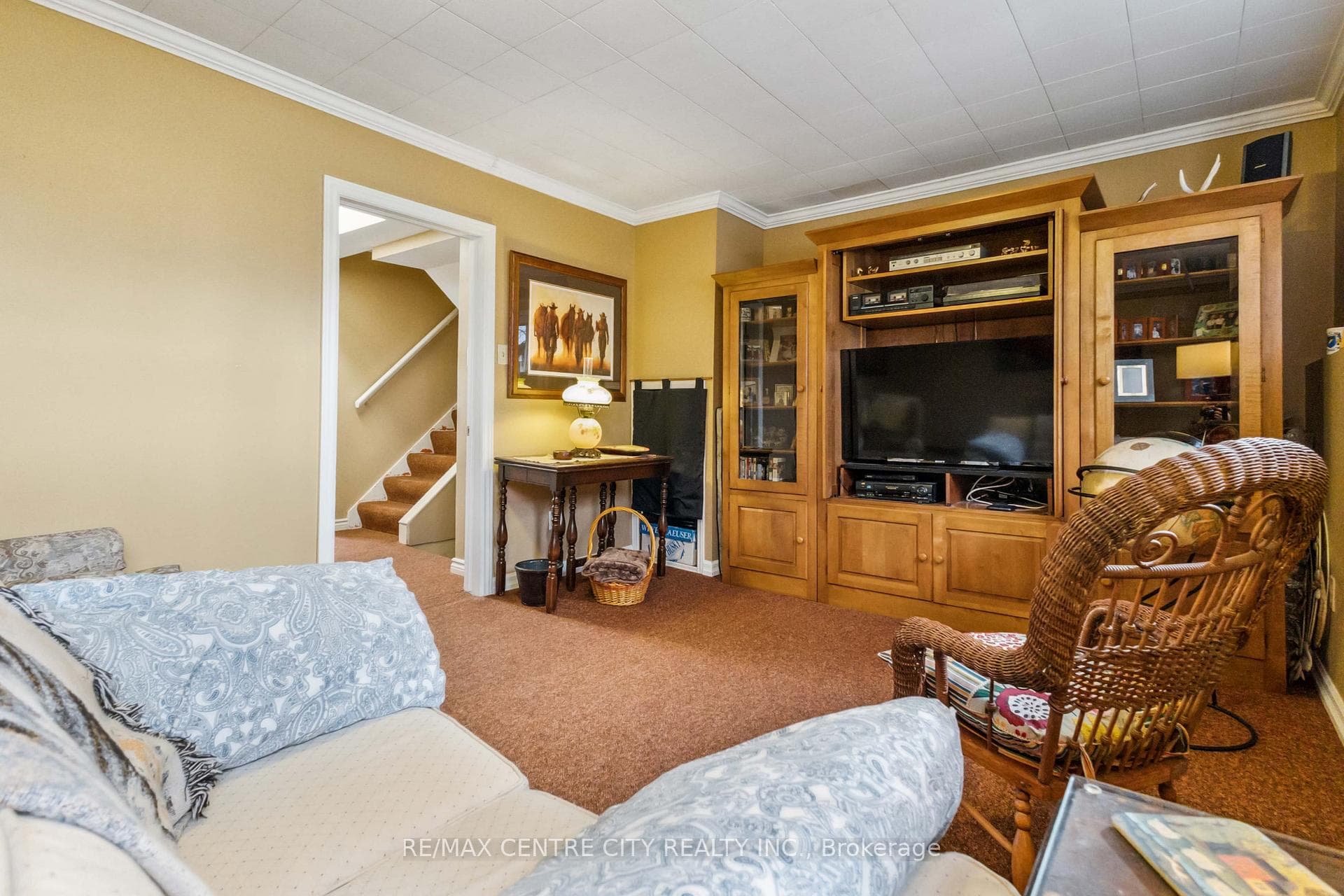 507 Regal Court photo 21