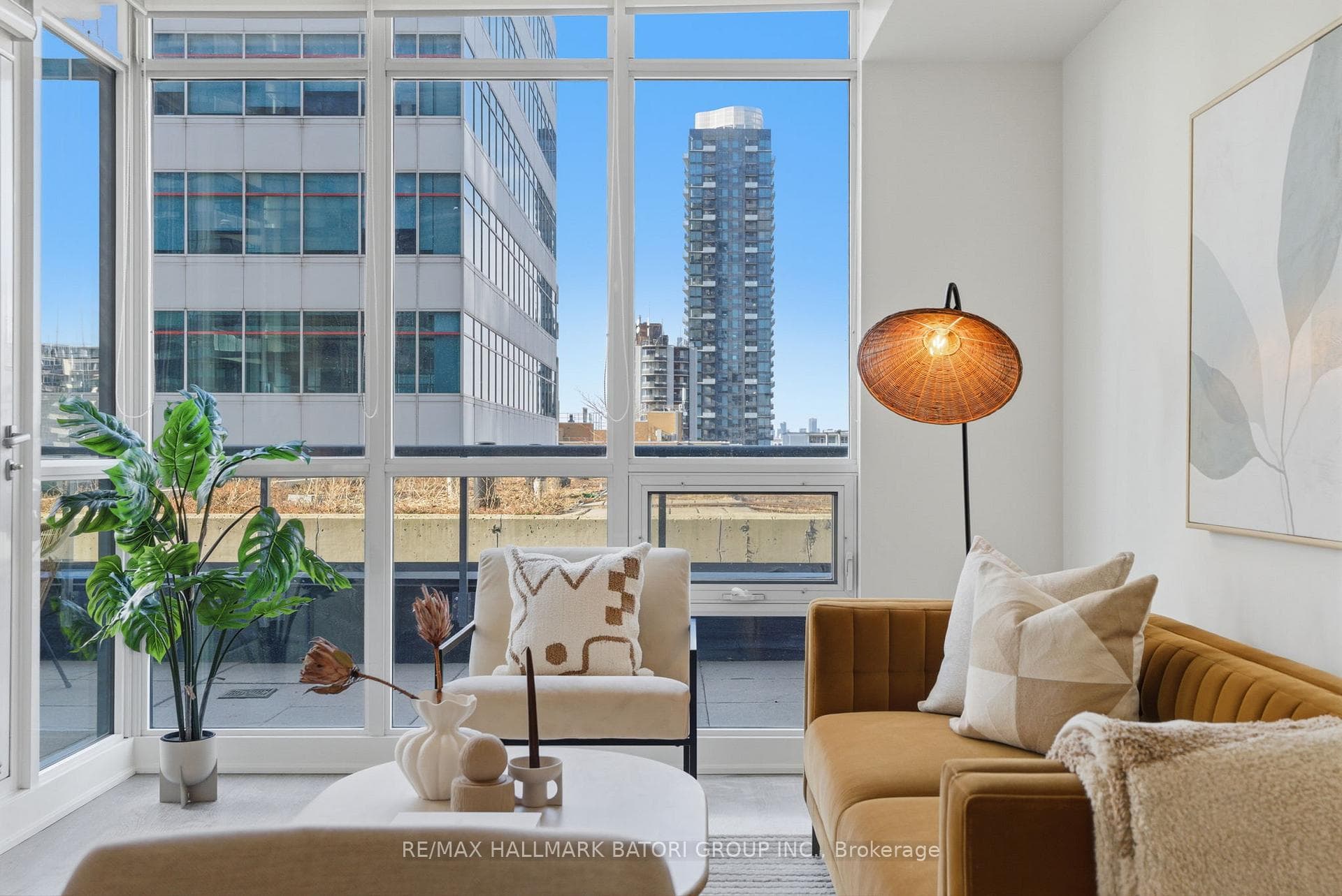 30 Roehampton Avenue Unit 706 photo 1