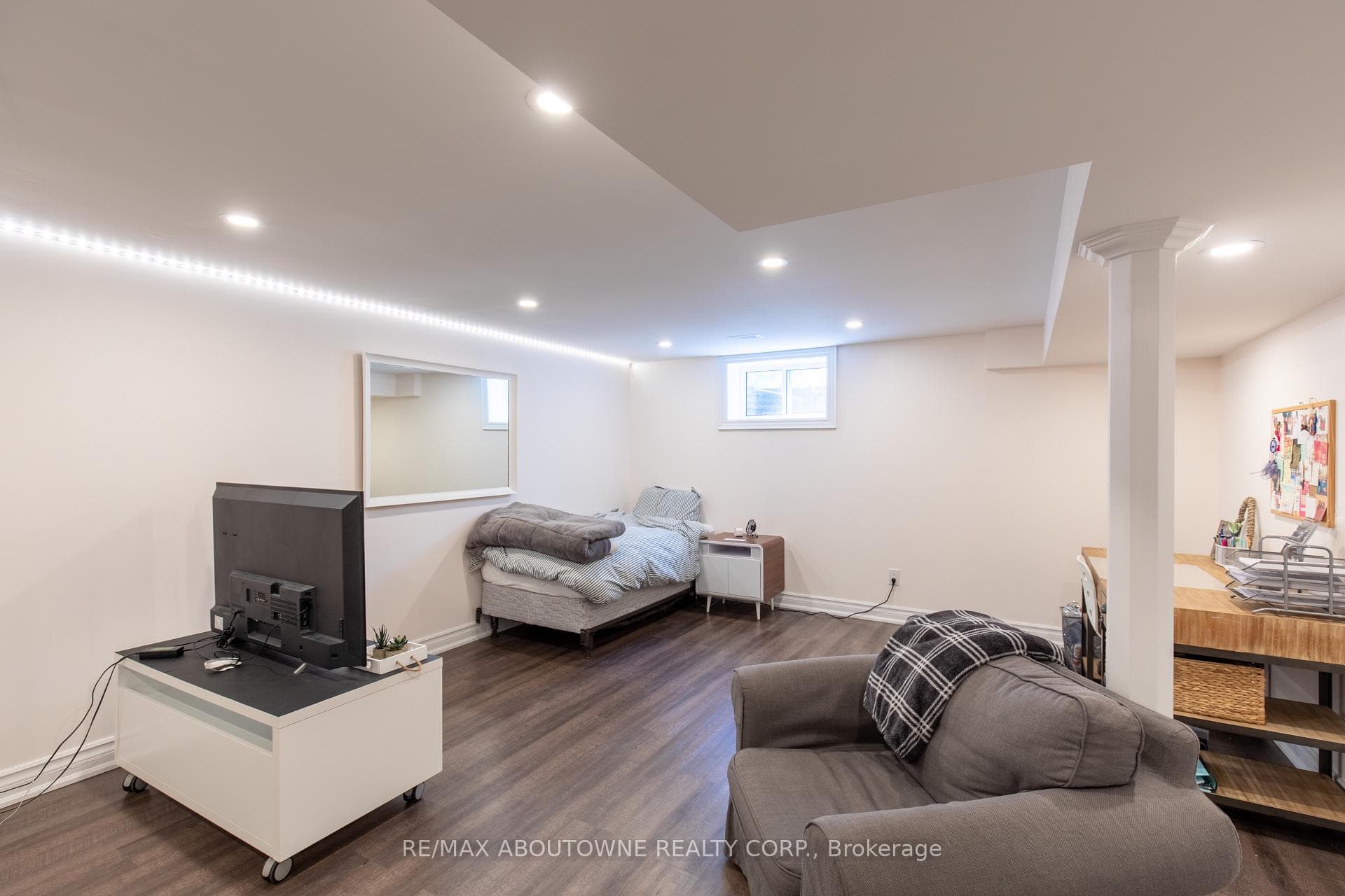 196 Charnwood Drive photo 27