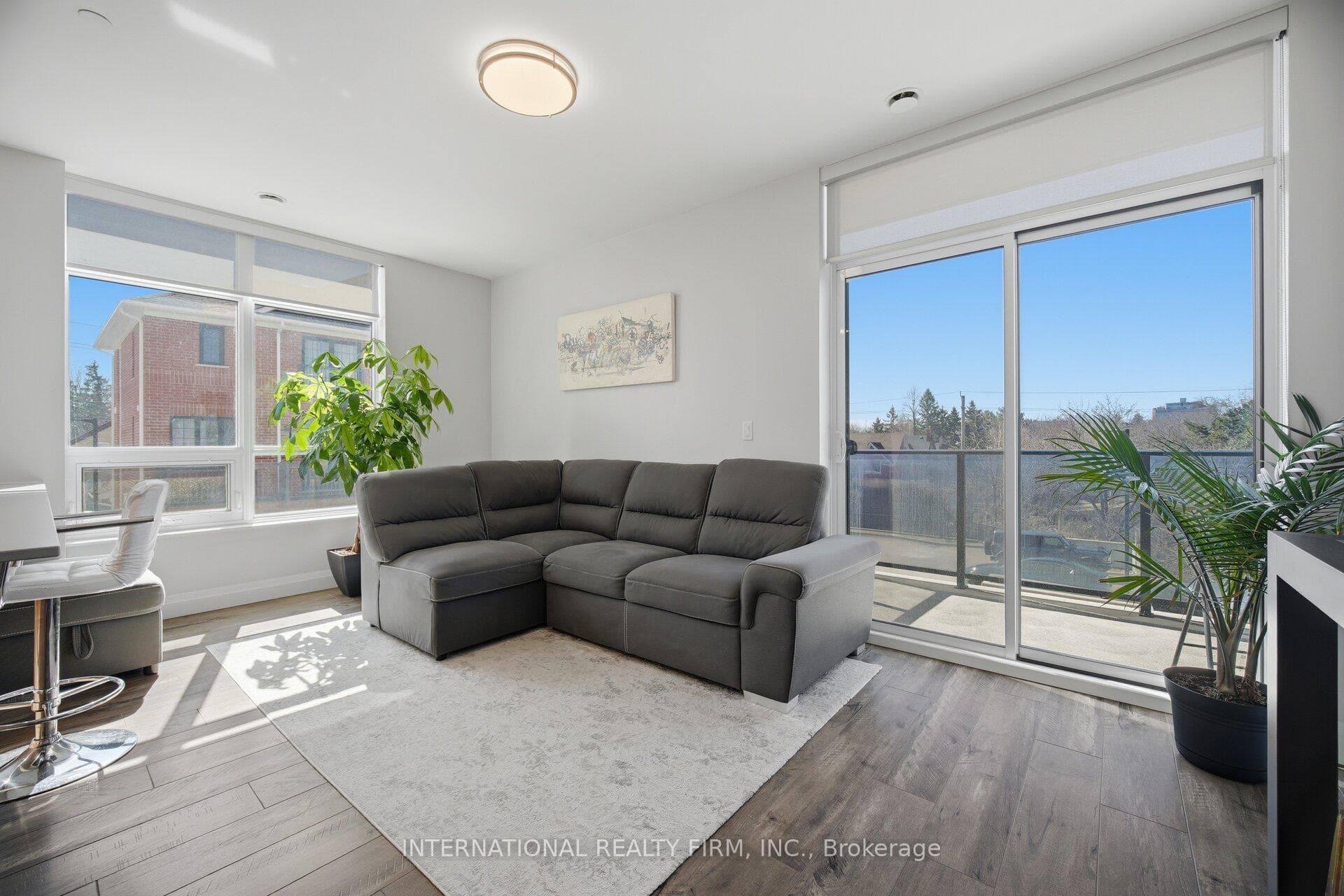 399 Queen Street Unit 211 photo 9