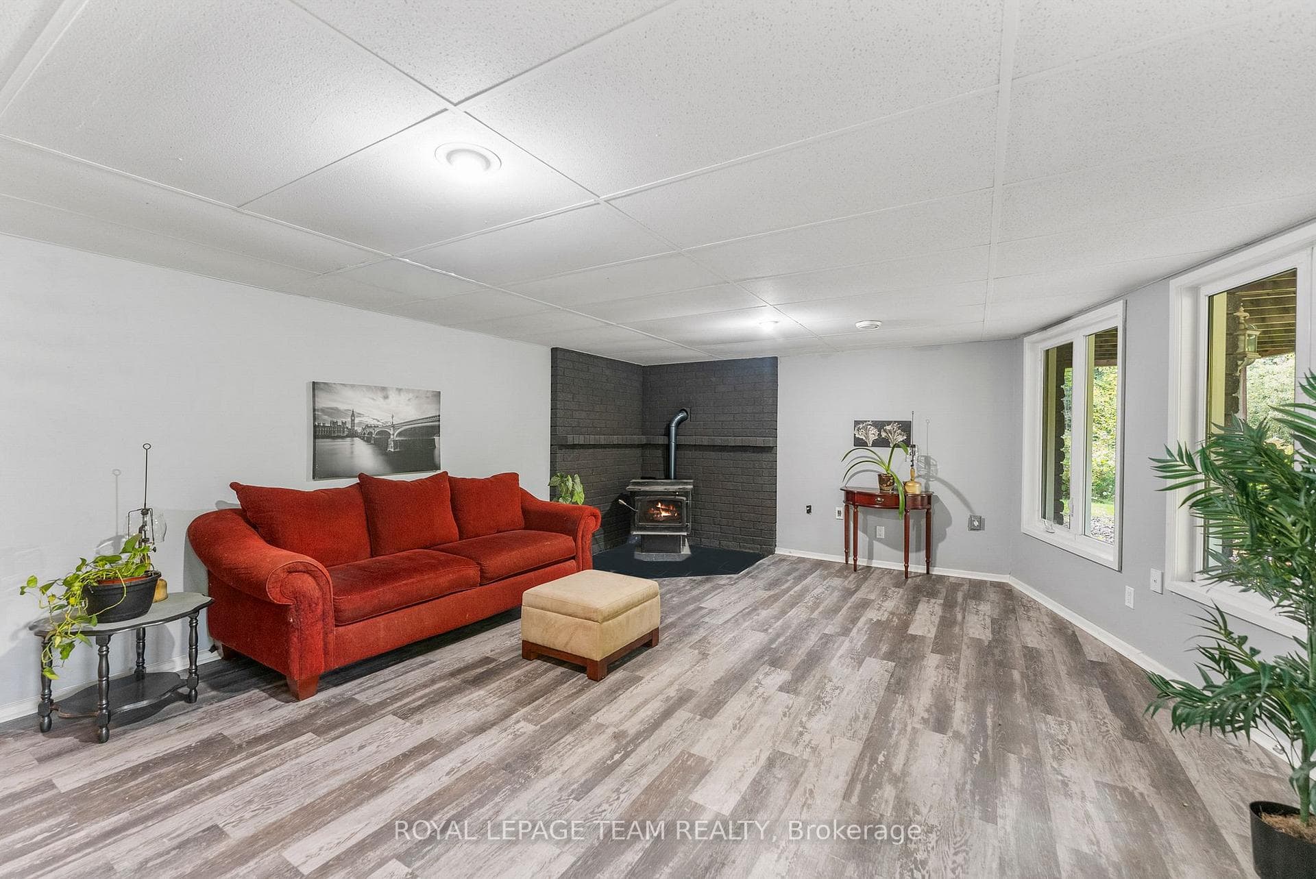 1349 Victoria Street photo 26