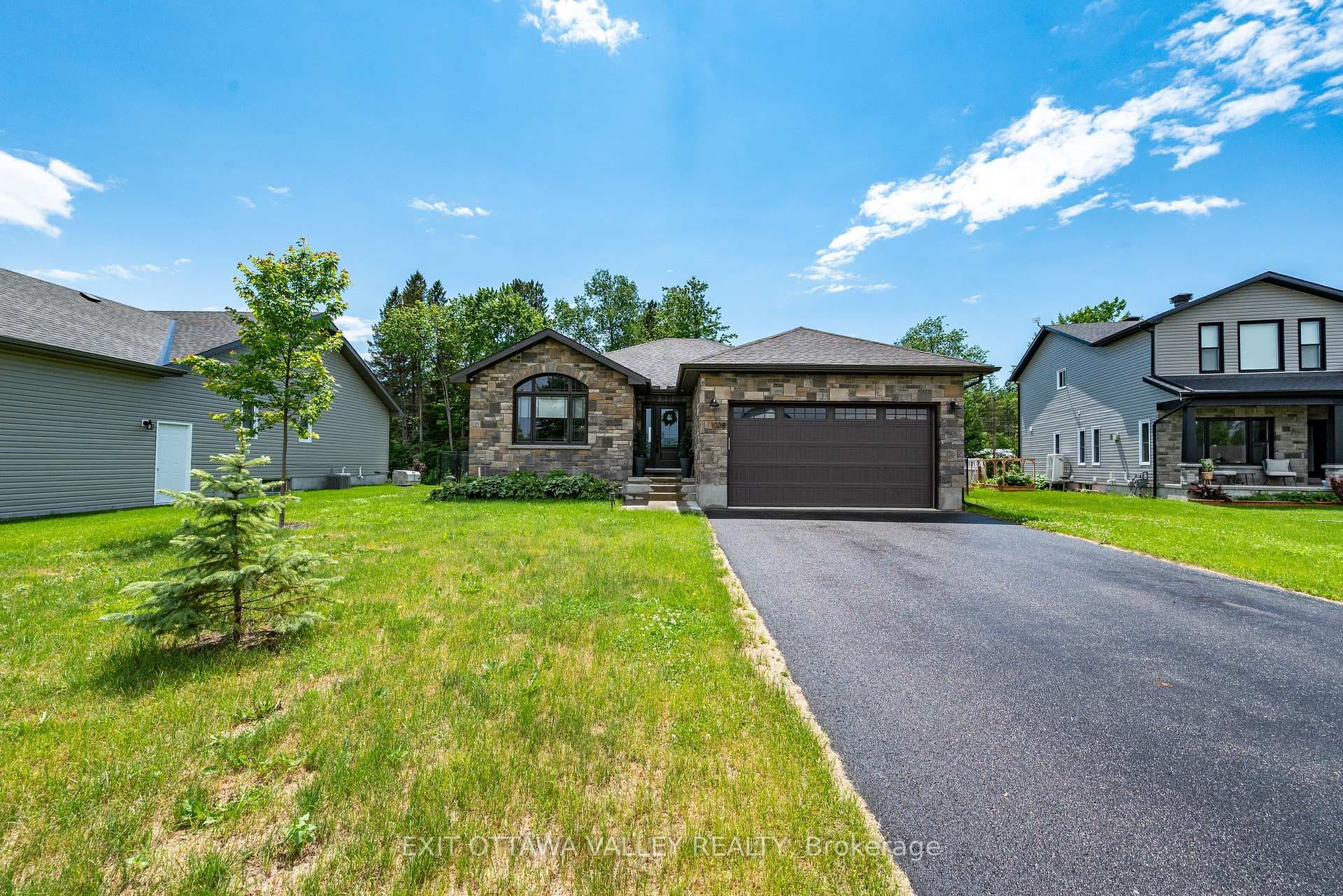 1038 Beatty Crescent photo 1