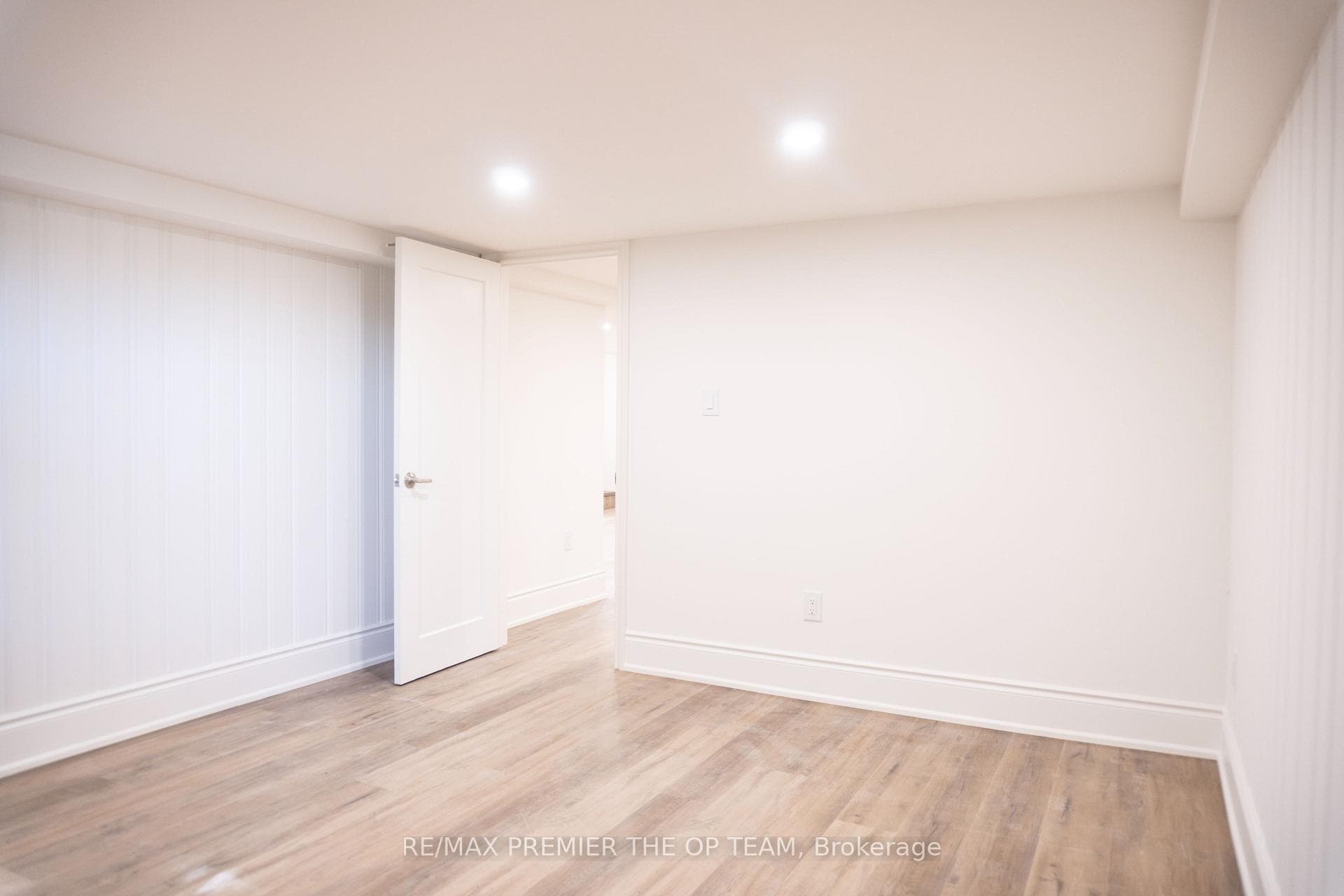 148 Martin Grove Road photo 31