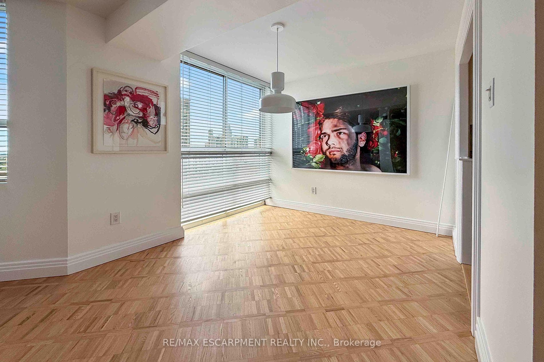 3650 Kaneff Crescent Unit 2804 photo 11