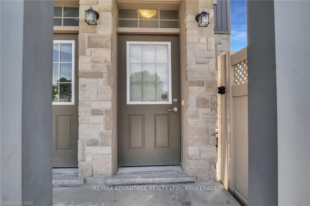 3200 SINGLETON Avenue Unit 104 photo 4