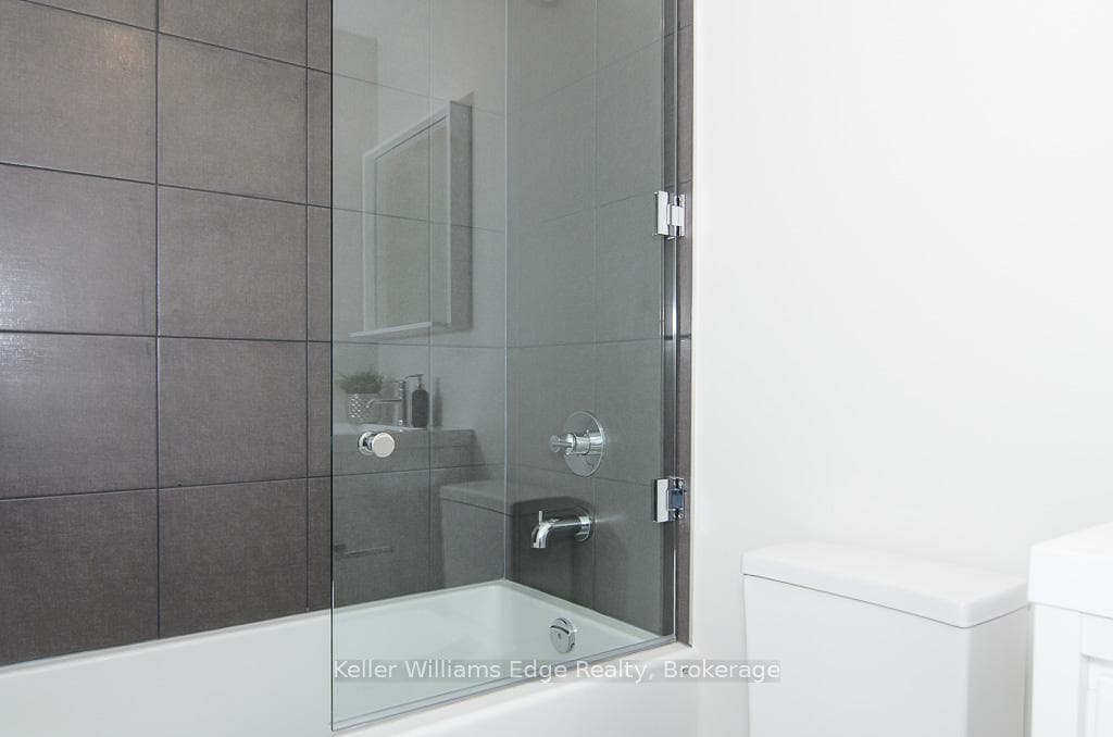 212 King William Street Unit 405 photo 19