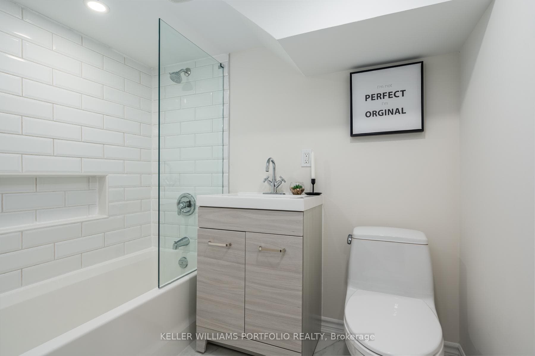 52 Boon Avenue photo 36