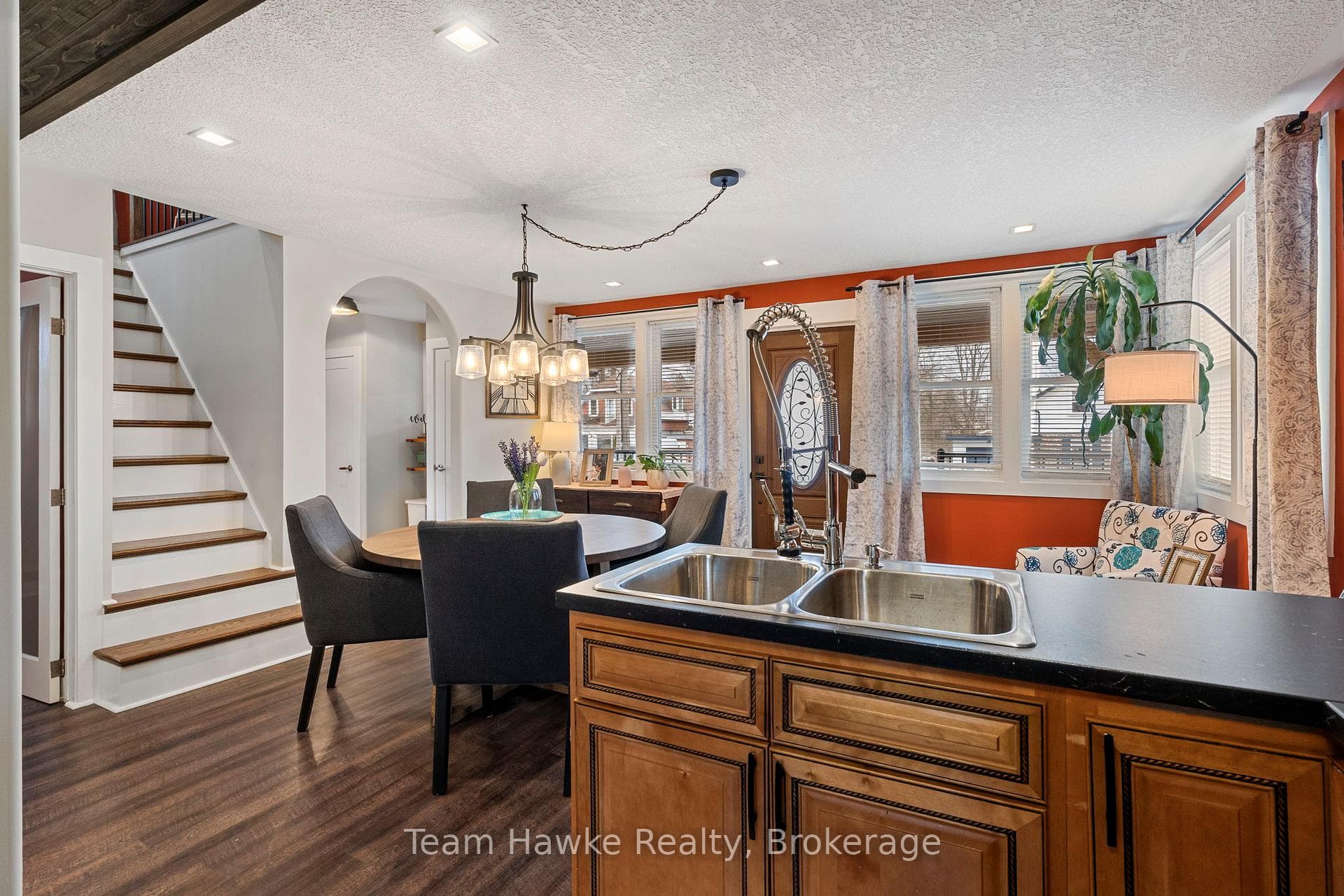 475 Colborne Street photo 12