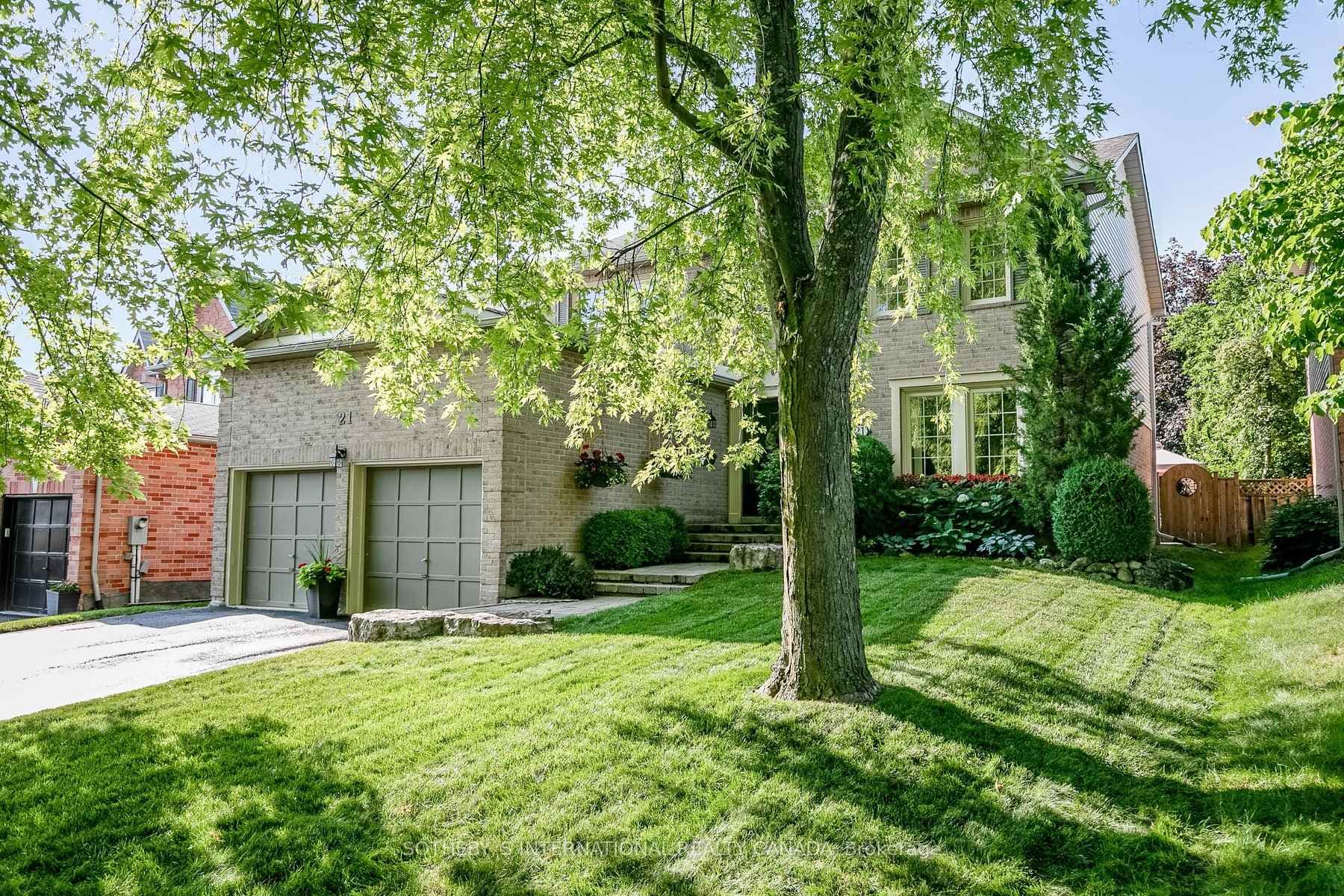 21 Beatty Crescent photo 1