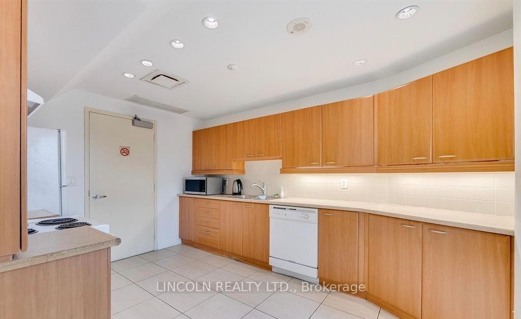 36 Lee Centre Drive Unit 815 photo 32