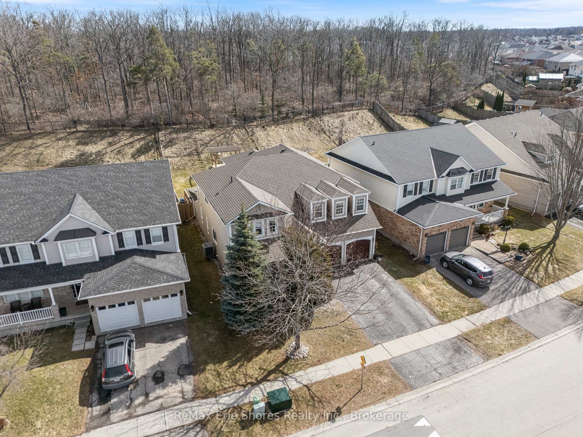 51 Hunter Way photo 2