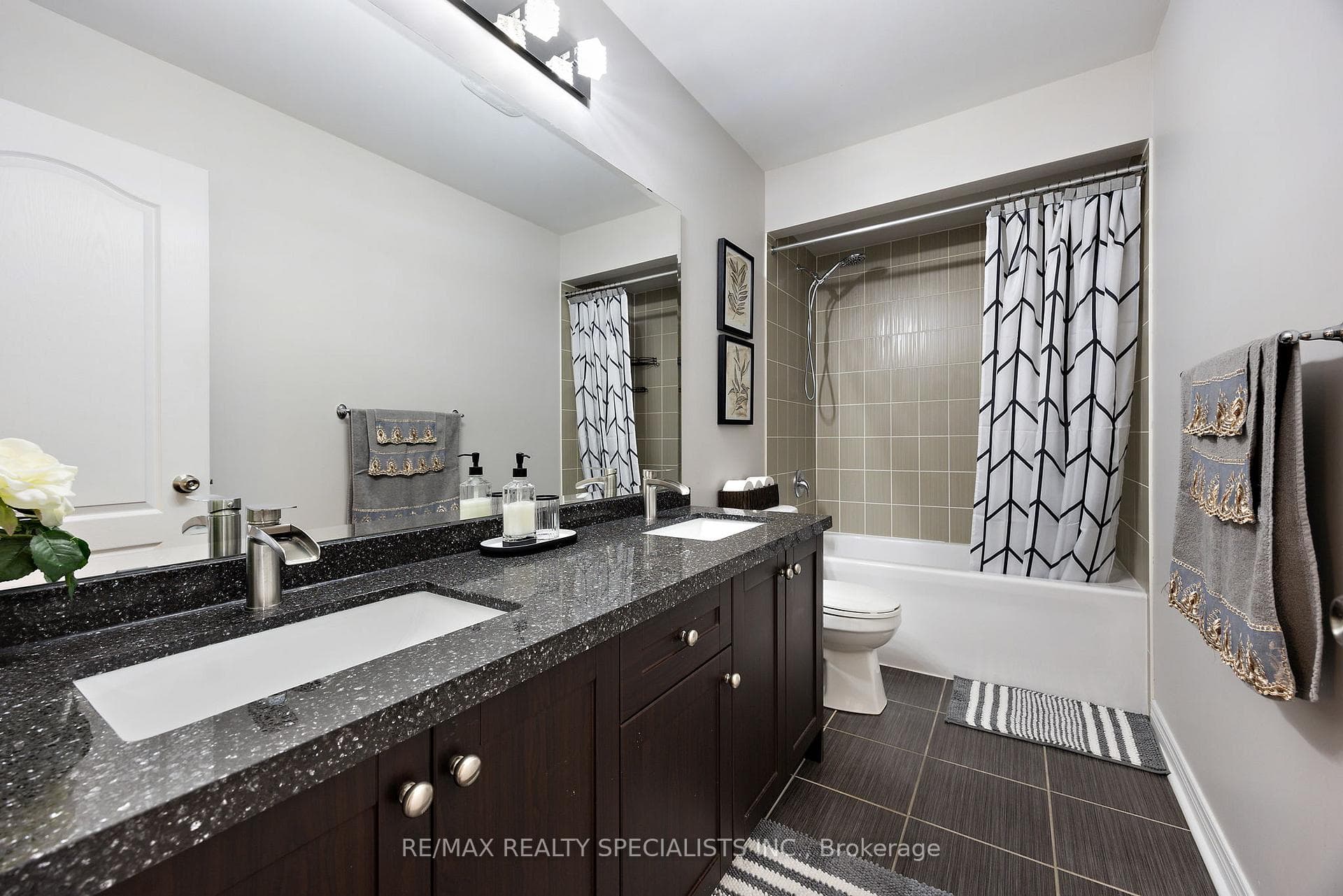 104 Little Britain Crescent photo 31