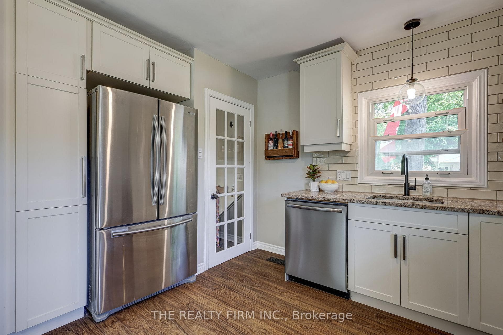 697 Victoria Street photo 13