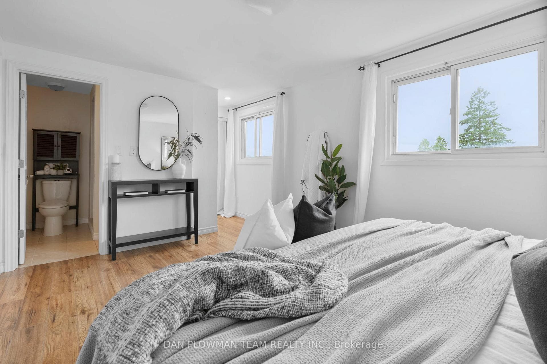 1348 Lakefield Street photo 23