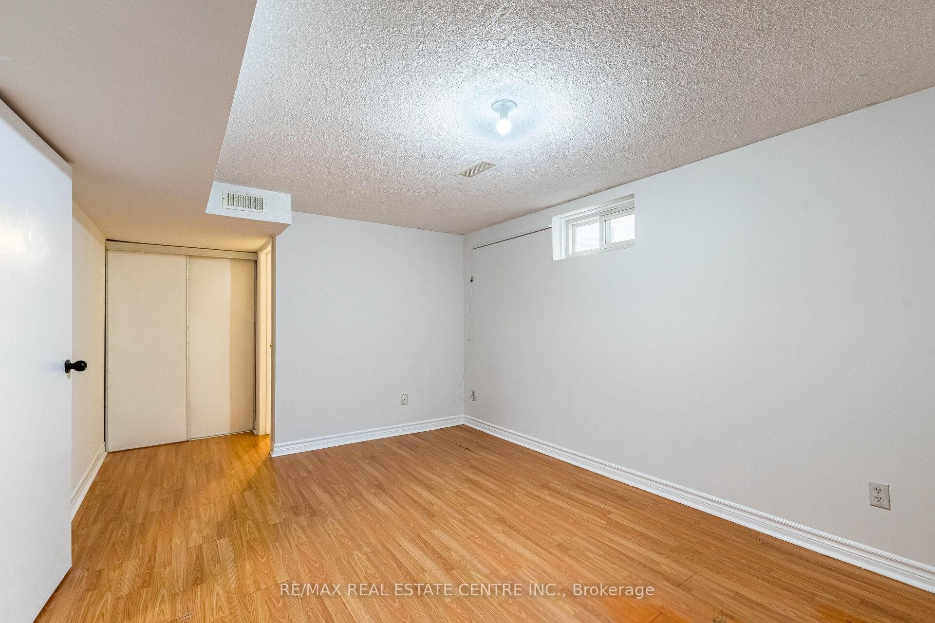 1124 Shagbark Crescent photo 26