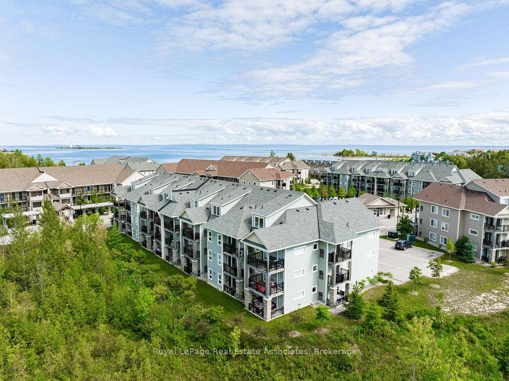 4 Anchorage Crescent Unit 302 photo 38