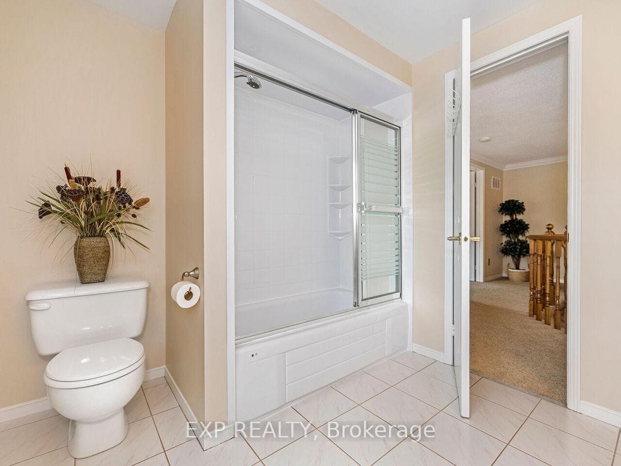 Upstairs Main Bathroom