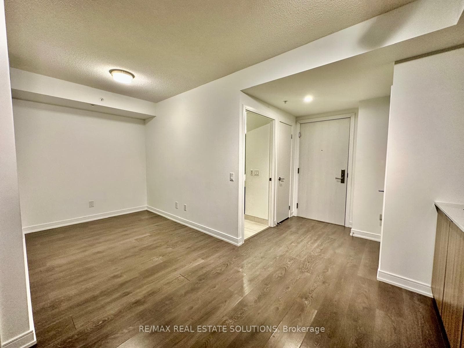 30 Samuel Wood Way Unit 1506 photo 4