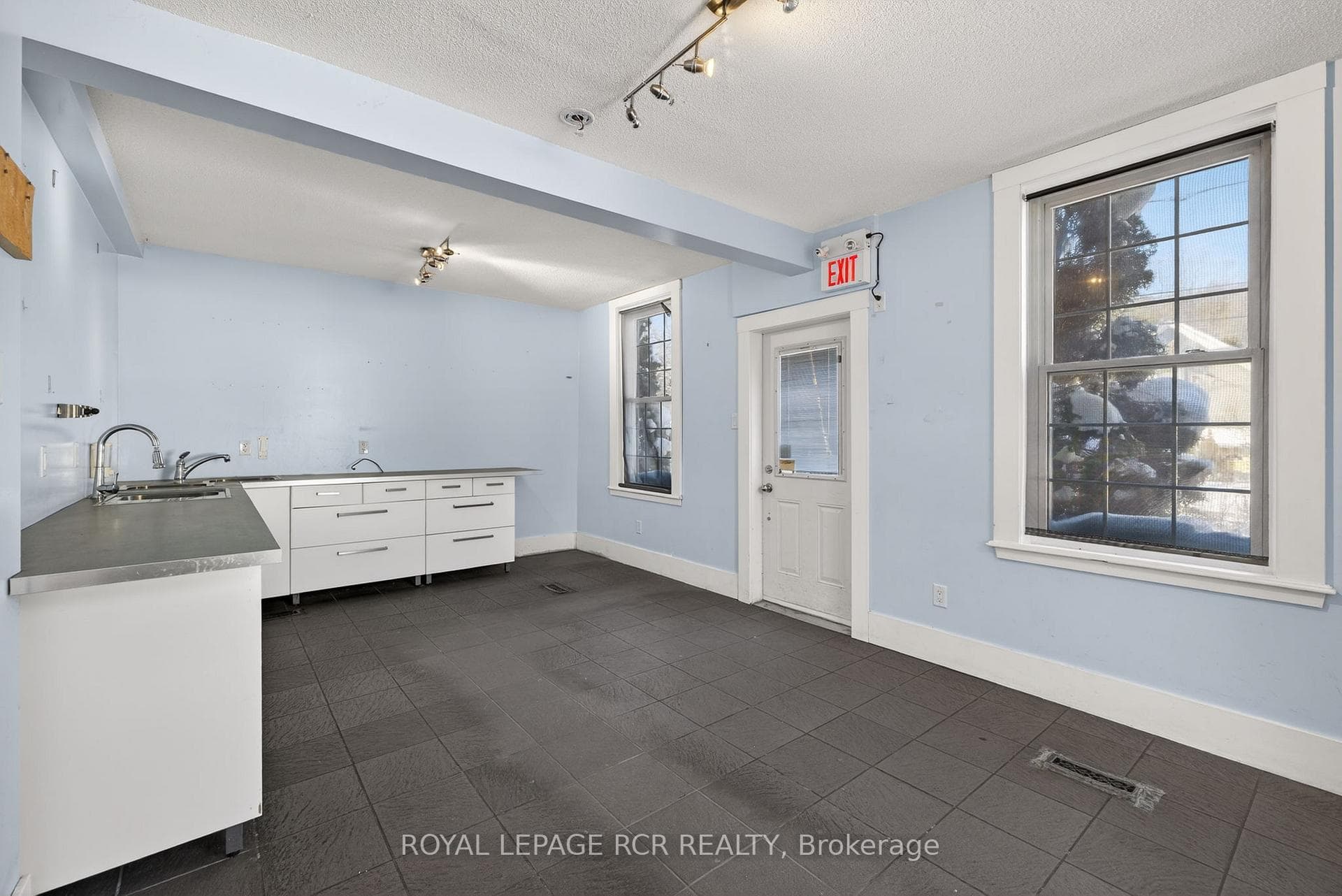 815 Forks of the Credit Road photo 15