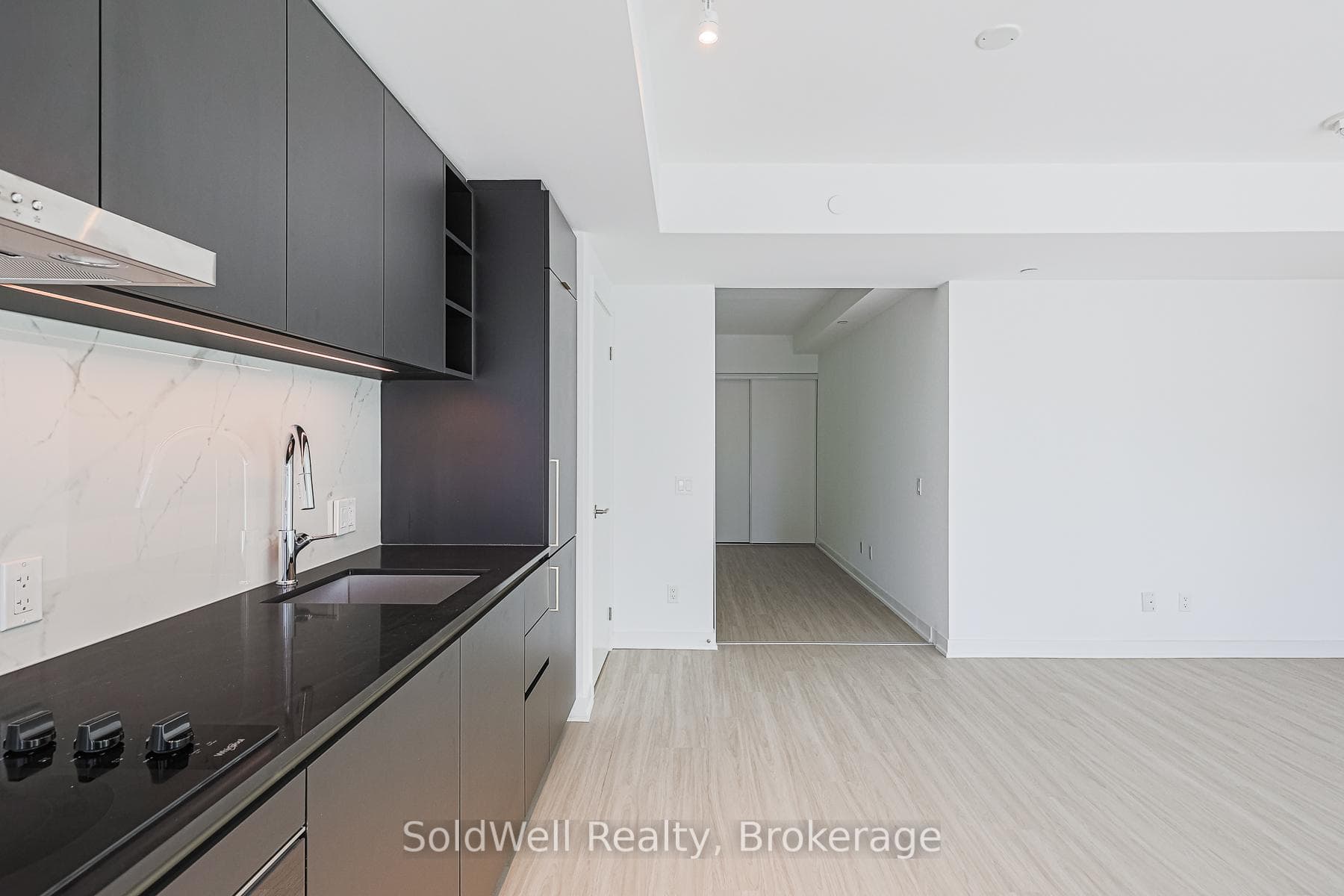 8 Wellesley Street Unit 906 photo 24
