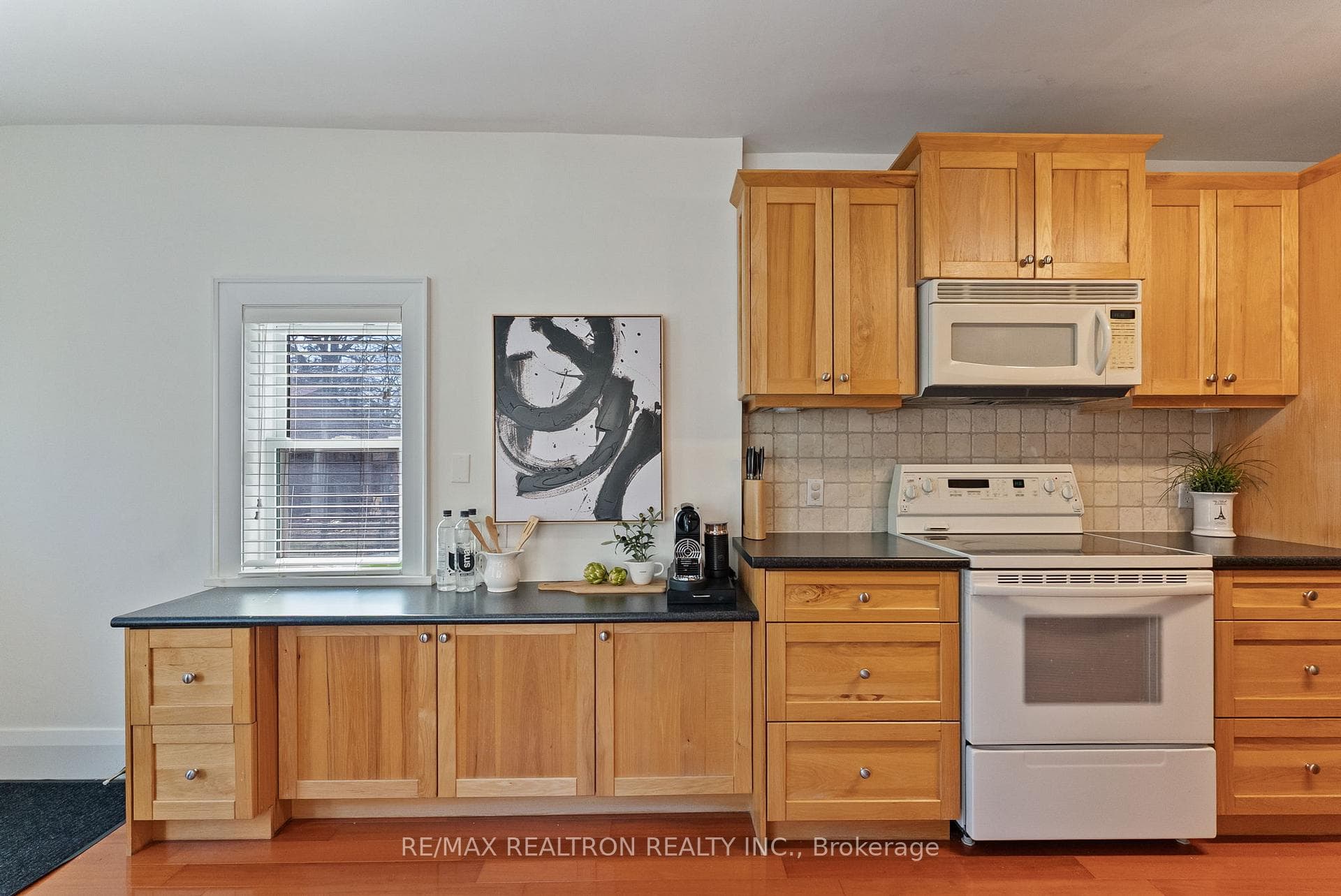 105 Springmount Avenue photo 11