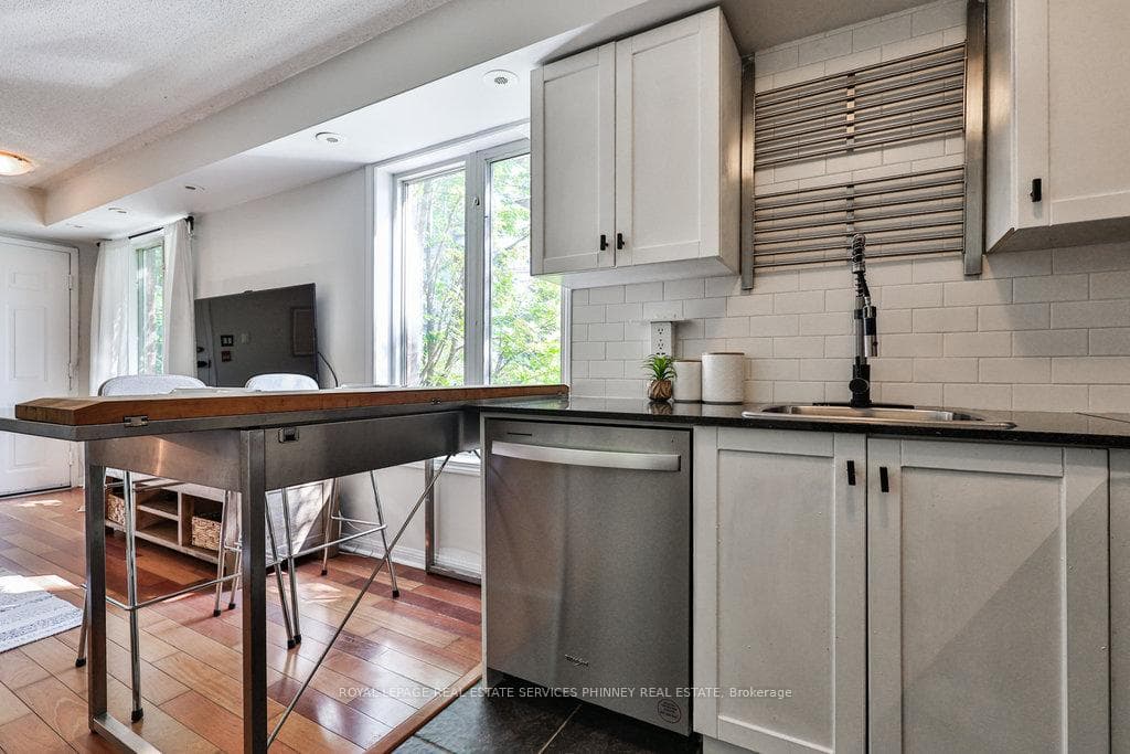 22 Laidlaw Street Unit 1233B photo 11