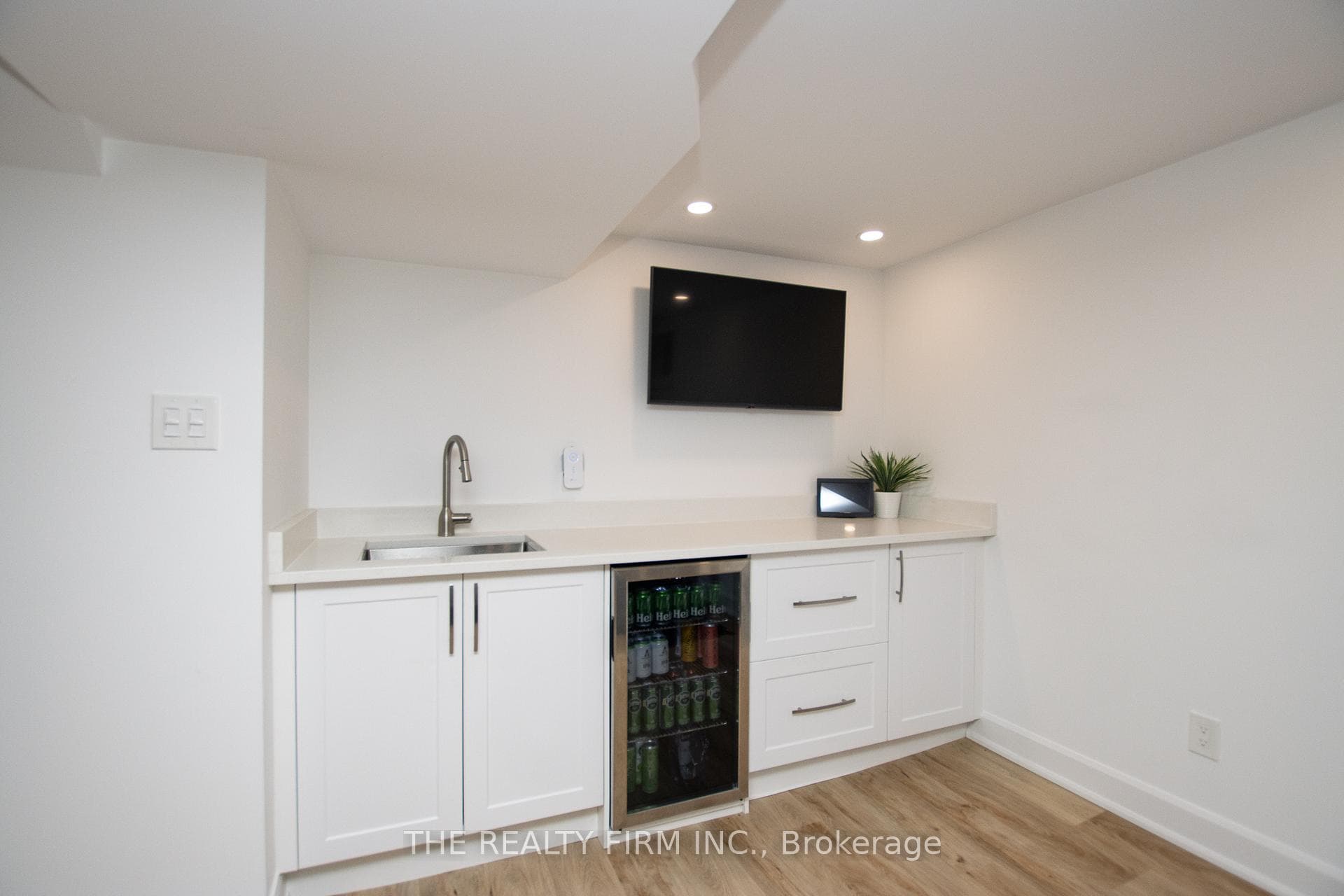 465 Riverside Drive photo 30
