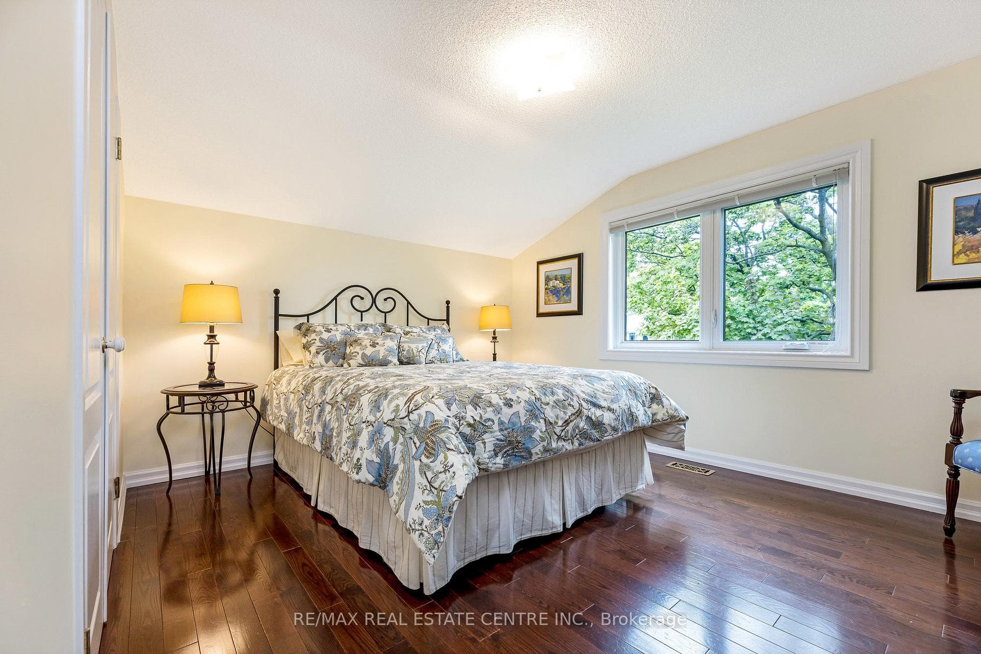 398 Bell Street photo 11
