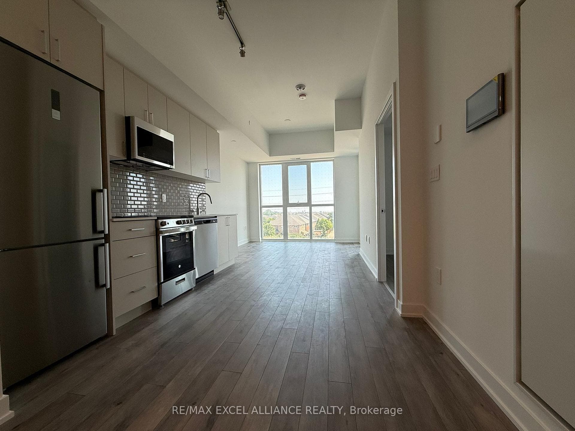 1005 Dundas Street Unit 555 photo 6