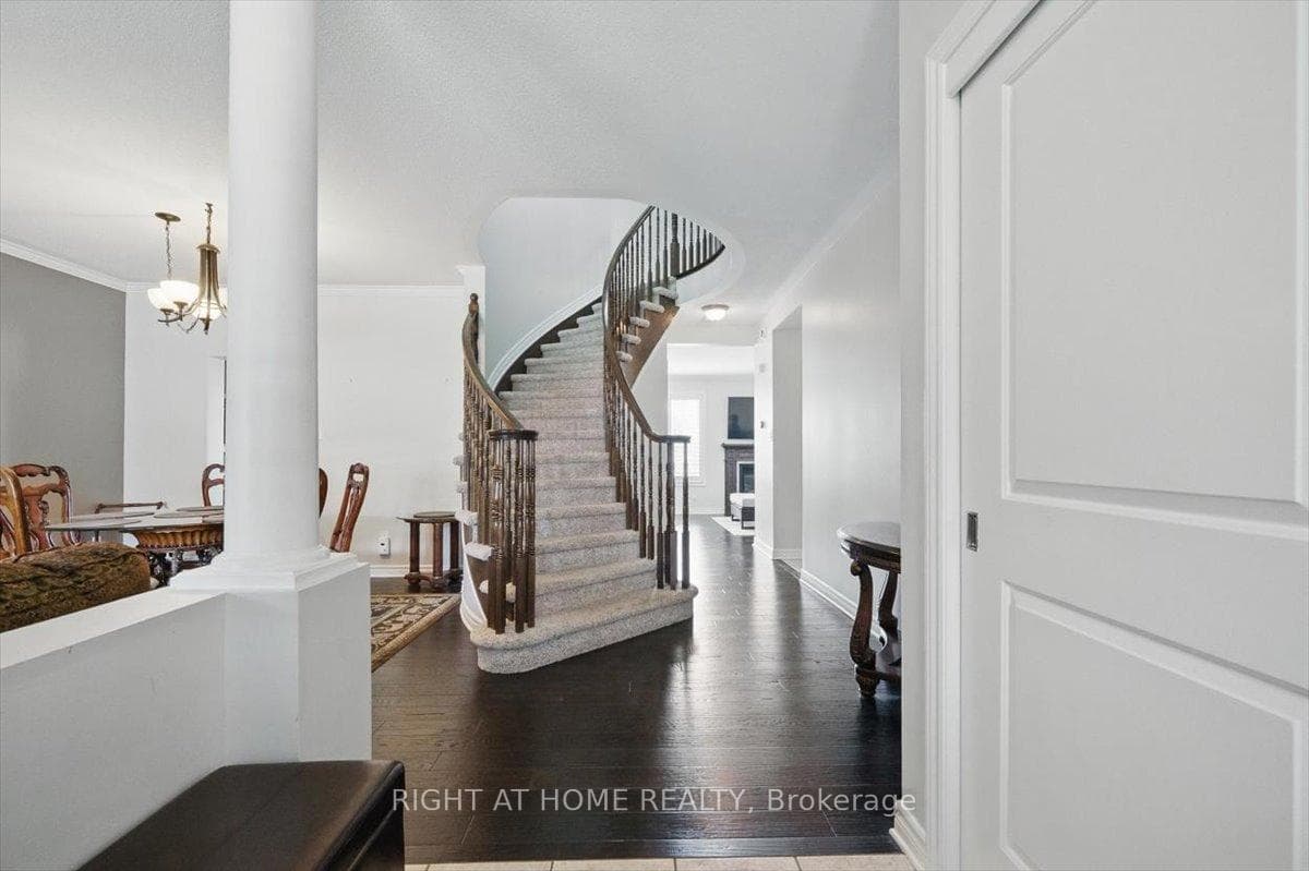 228 Wildcliff Way photo 3