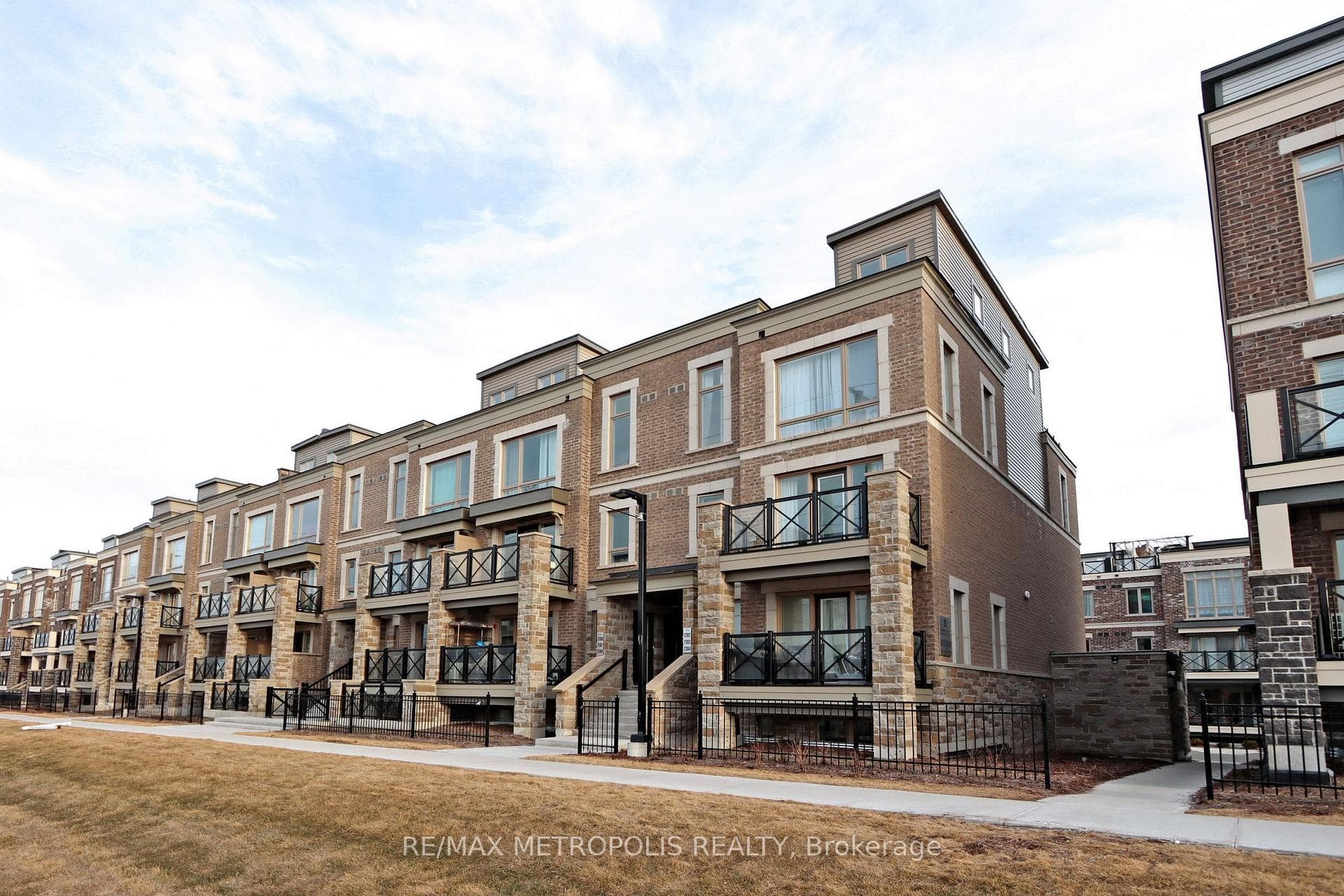 20 Westmeath Lane Unit 2308 photo 2