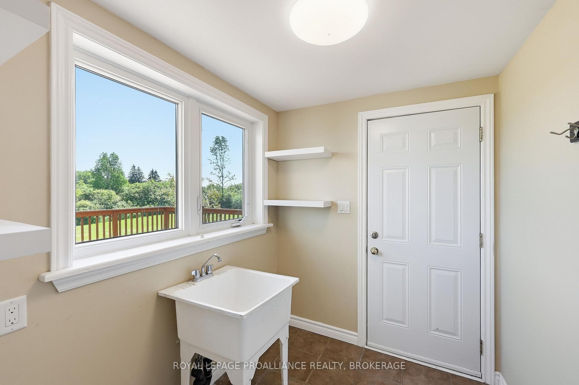 1461 English Way photo 27