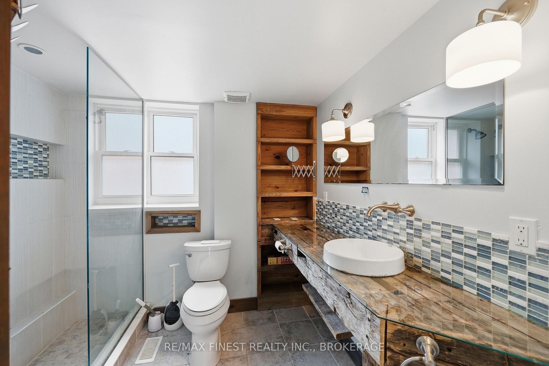 463 Victoria Street photo 29