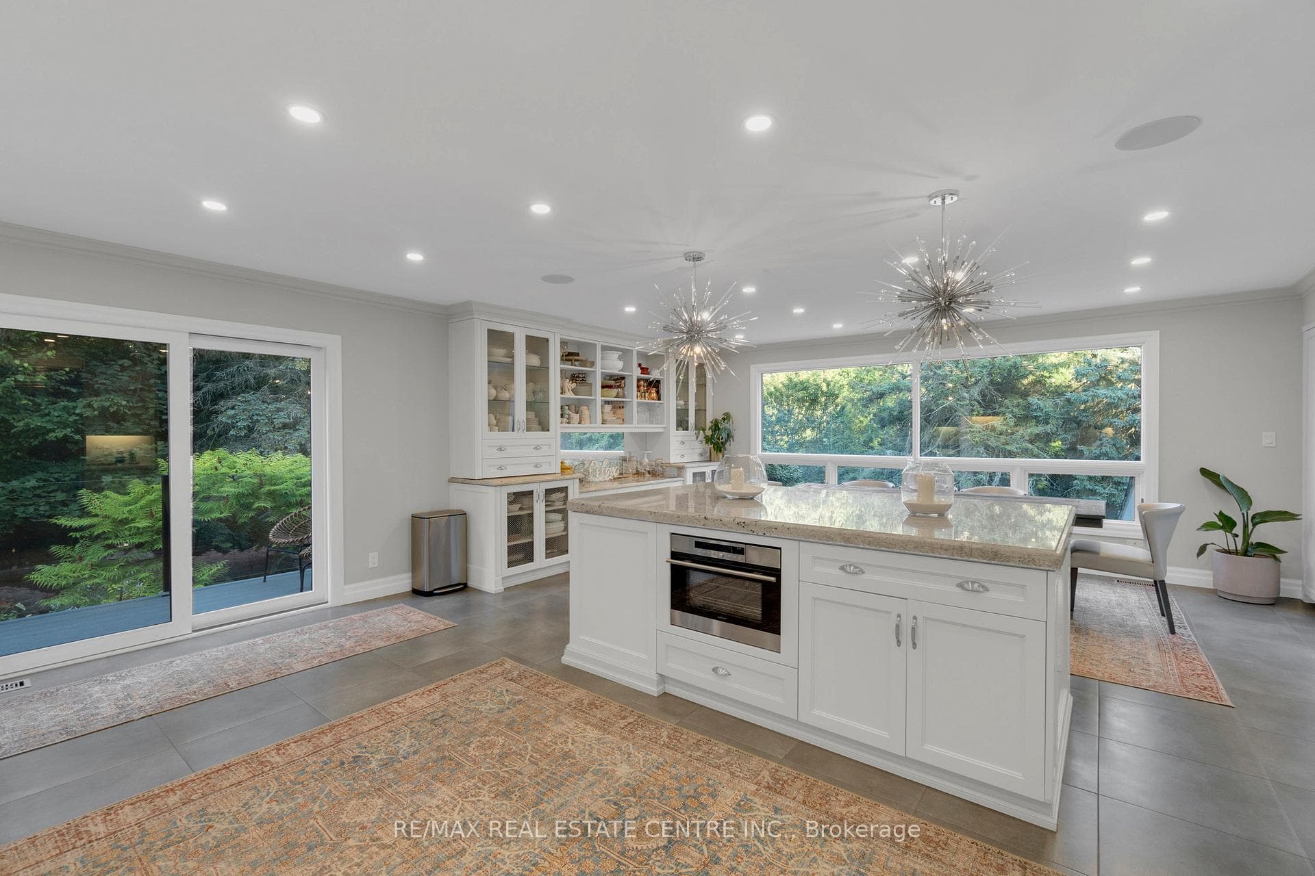 1175 Derry Road photo 17