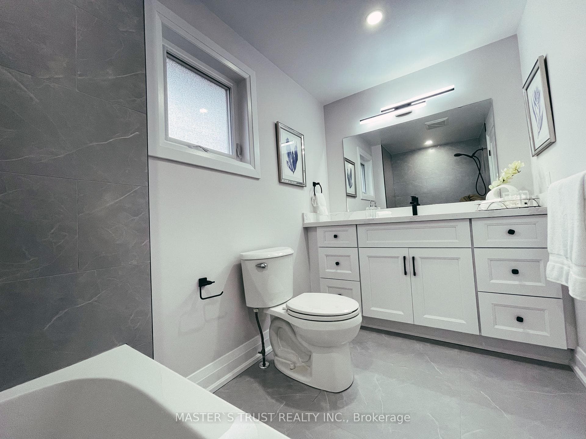 41 Delbeatrice Crescent photo 26