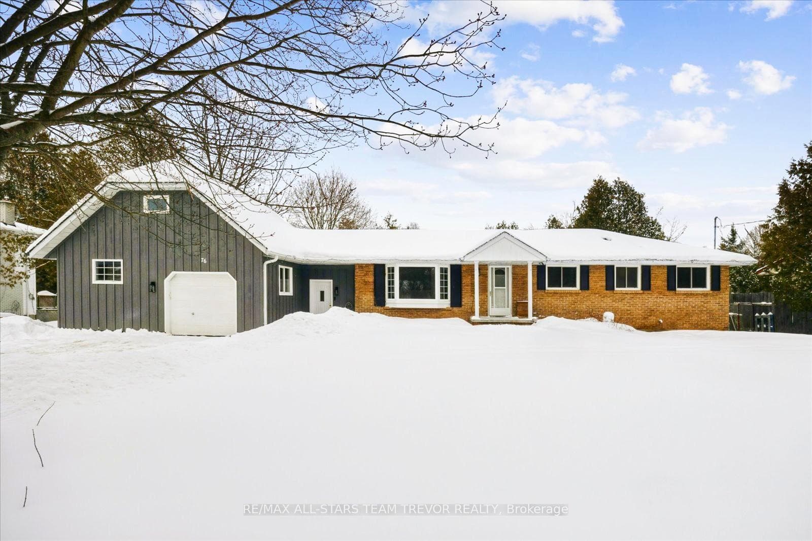 76 Brook Crescent photo 1