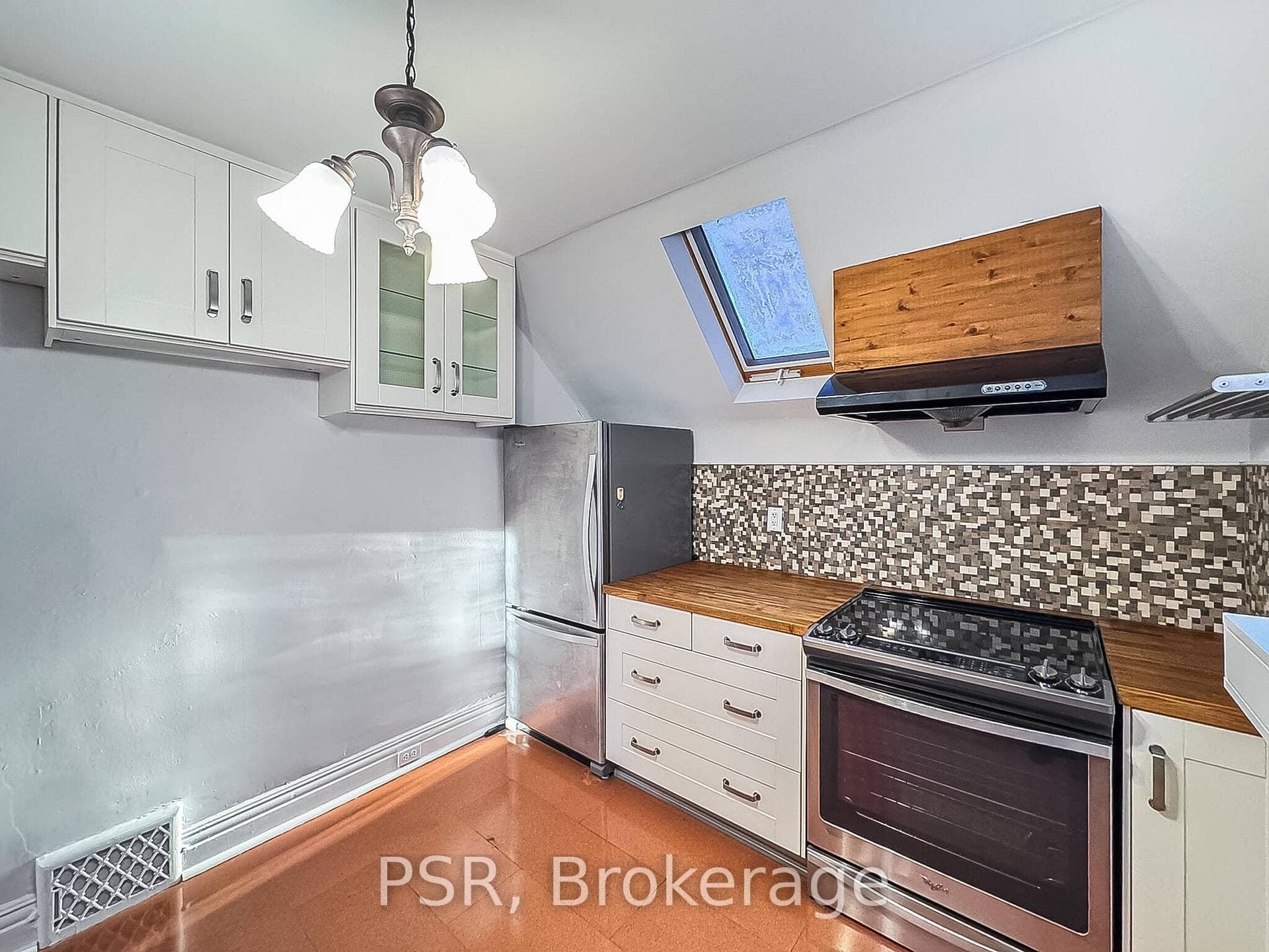 79 Wembley Drive Unit Upper photo 8