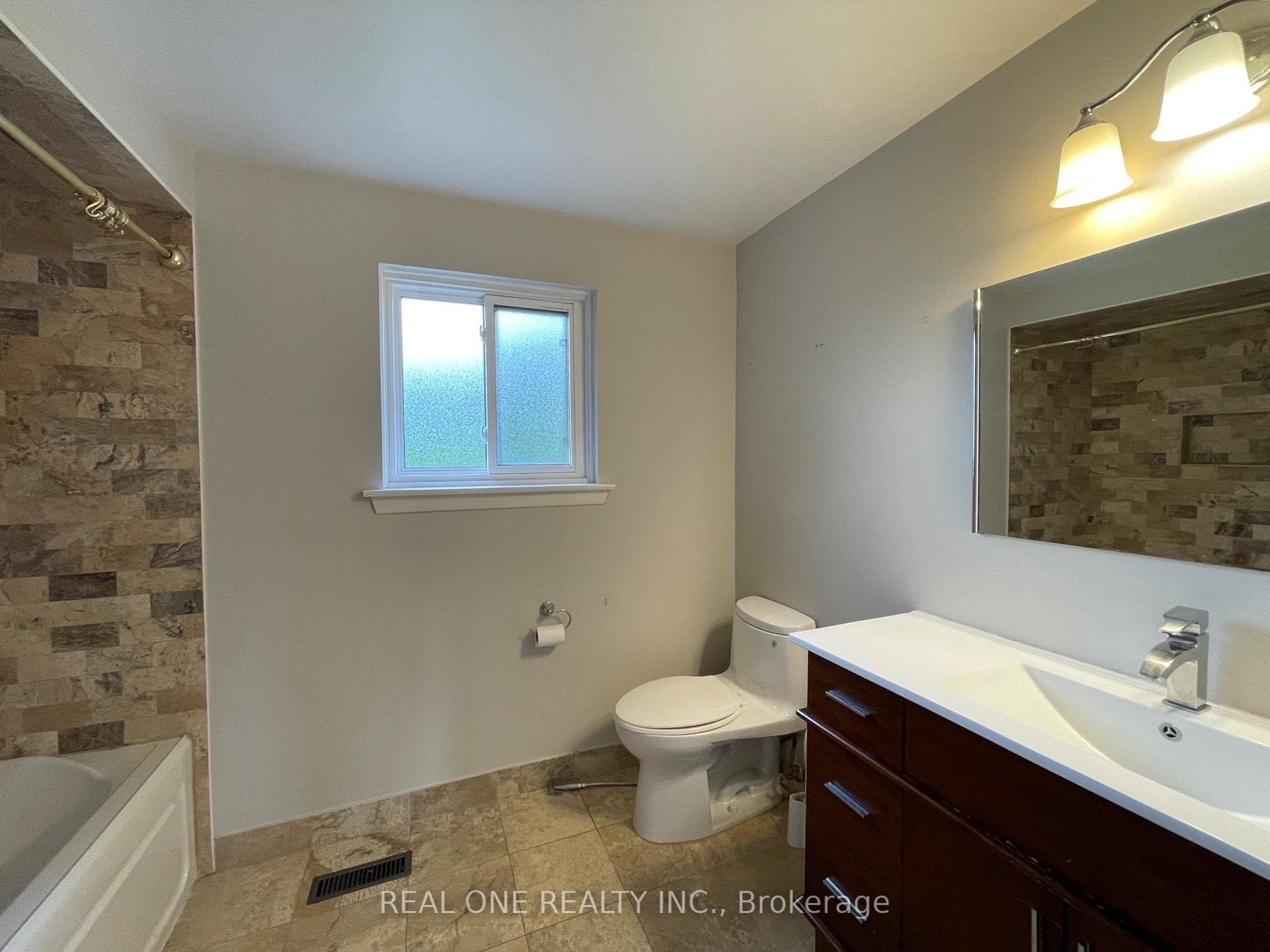 32 Summerfeldt Crescent photo 9