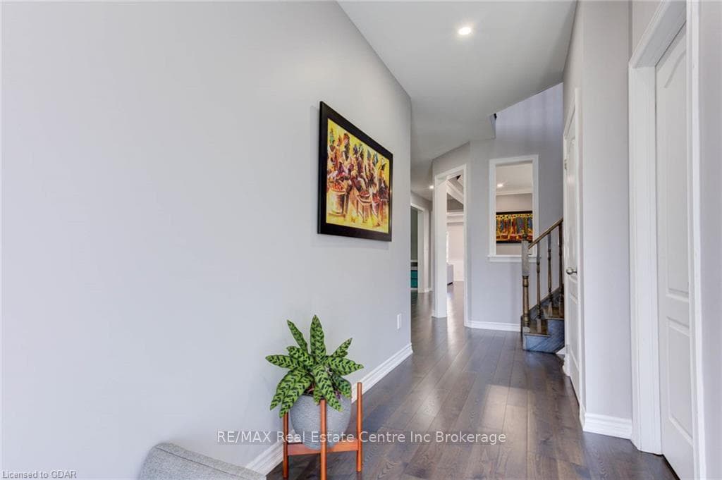 259 IRWIN Street photo 4