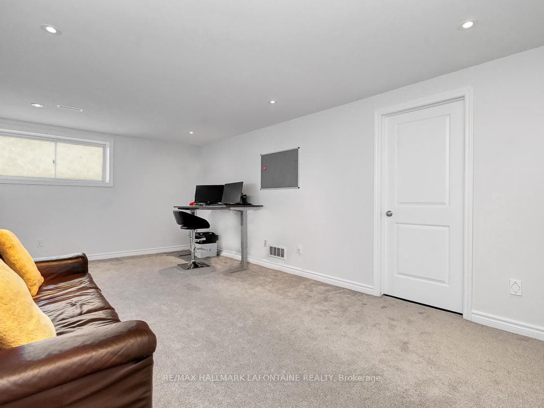 695 Putney Crescent photo 32