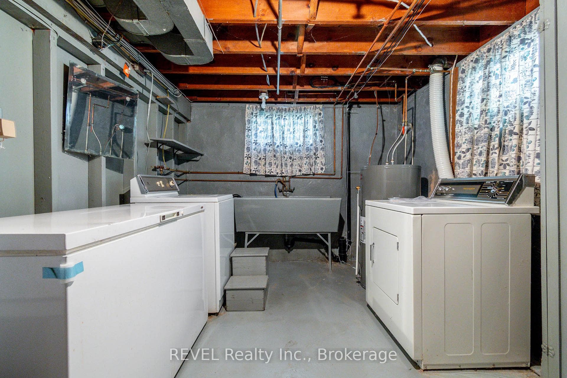 5740 DRUMMOND Road photo 20