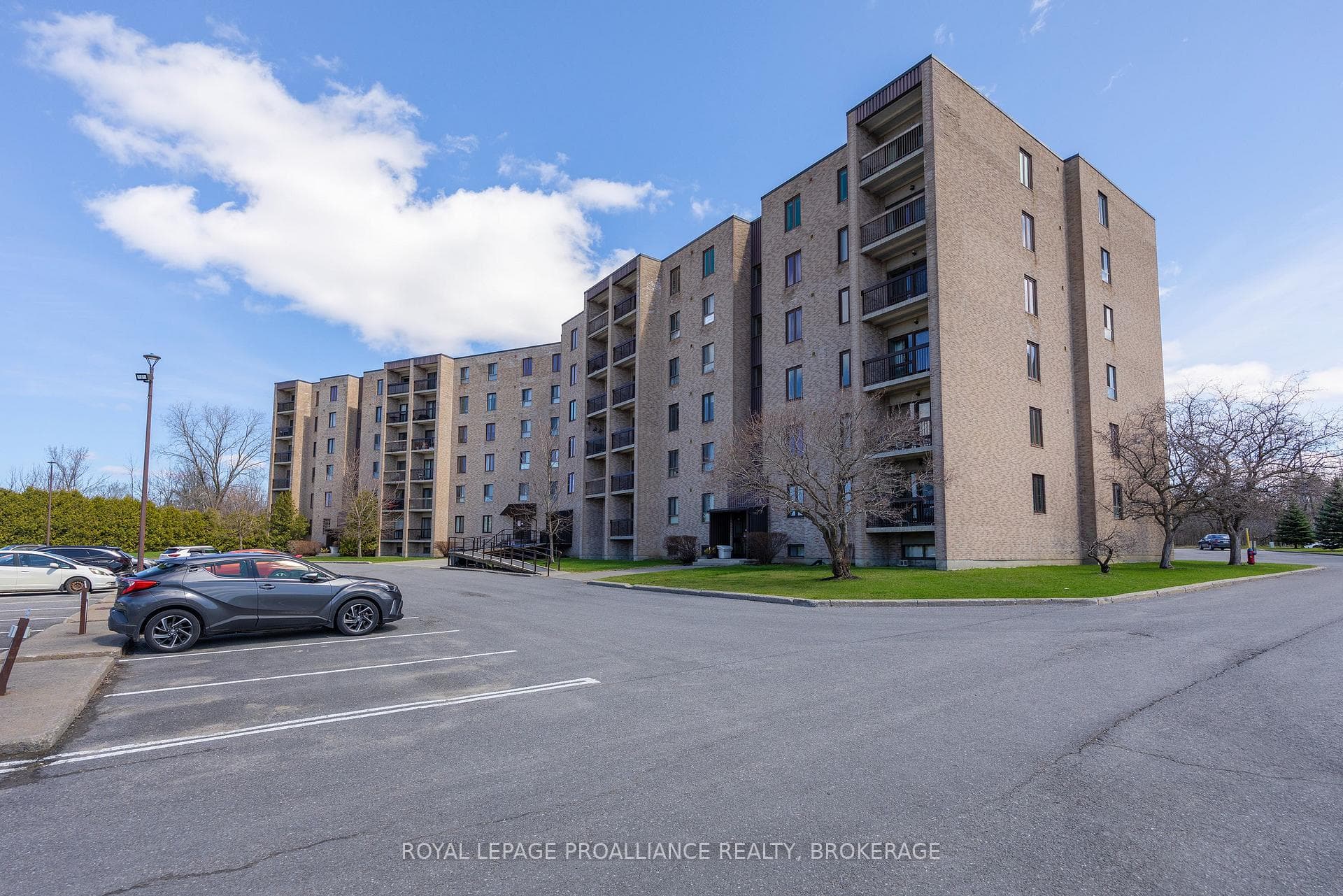 358 Queen Mary Road Unit 214 photo 8