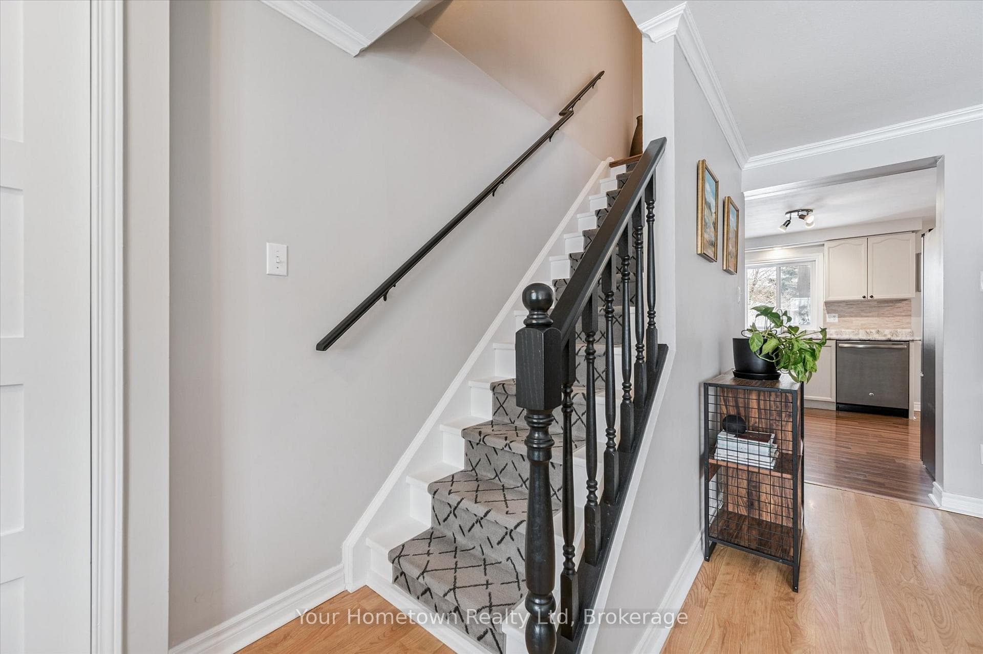 666 Holman Crescent photo 18