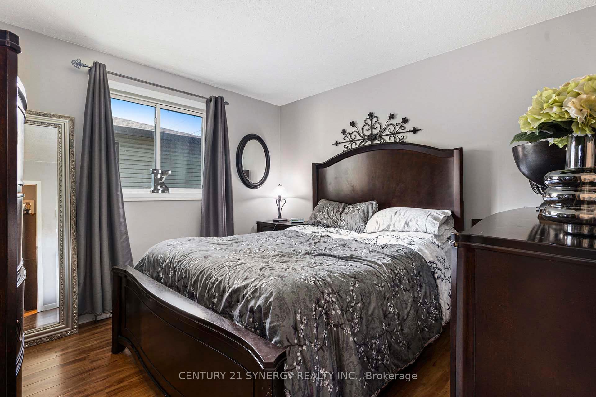 389 Thomas Street photo 8