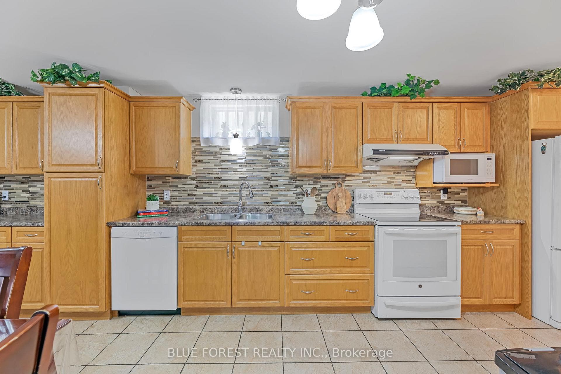 930 Railton Avenue photo 20