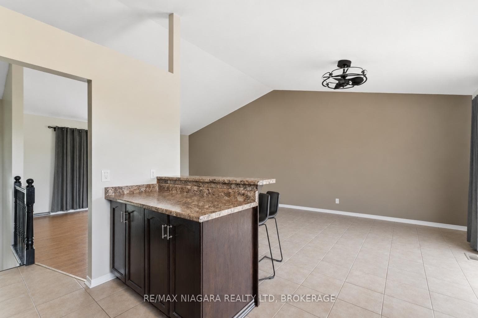 661 Carl Road photo 8