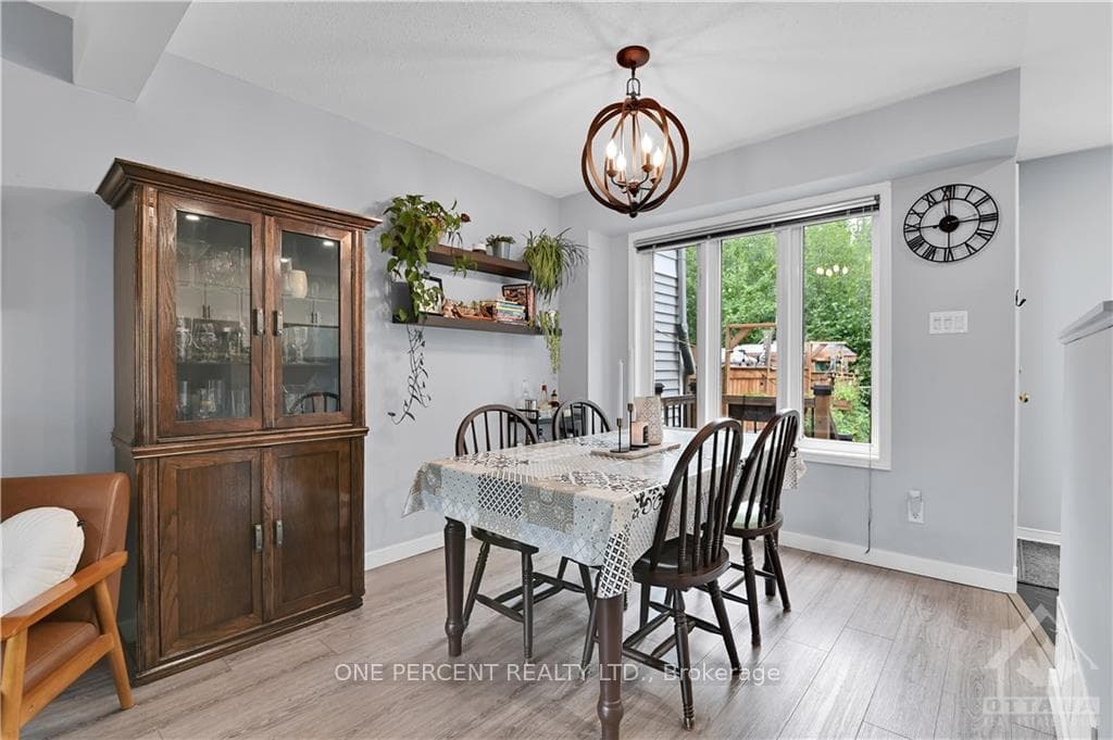 468 LAWLER Crescent photo 11