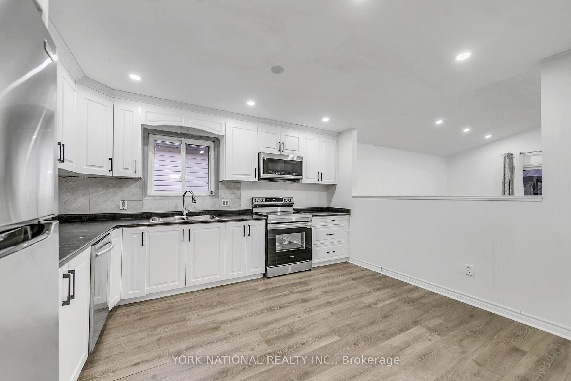 1364 Trowbridge Drive photo 11