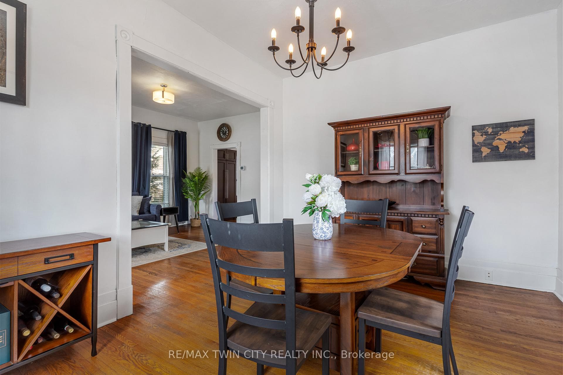 338 LAUREL Street photo 11
