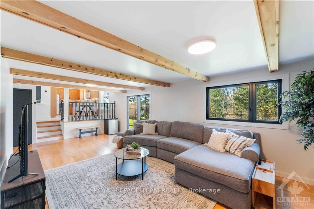 54 CENTREPARK Drive photo 16